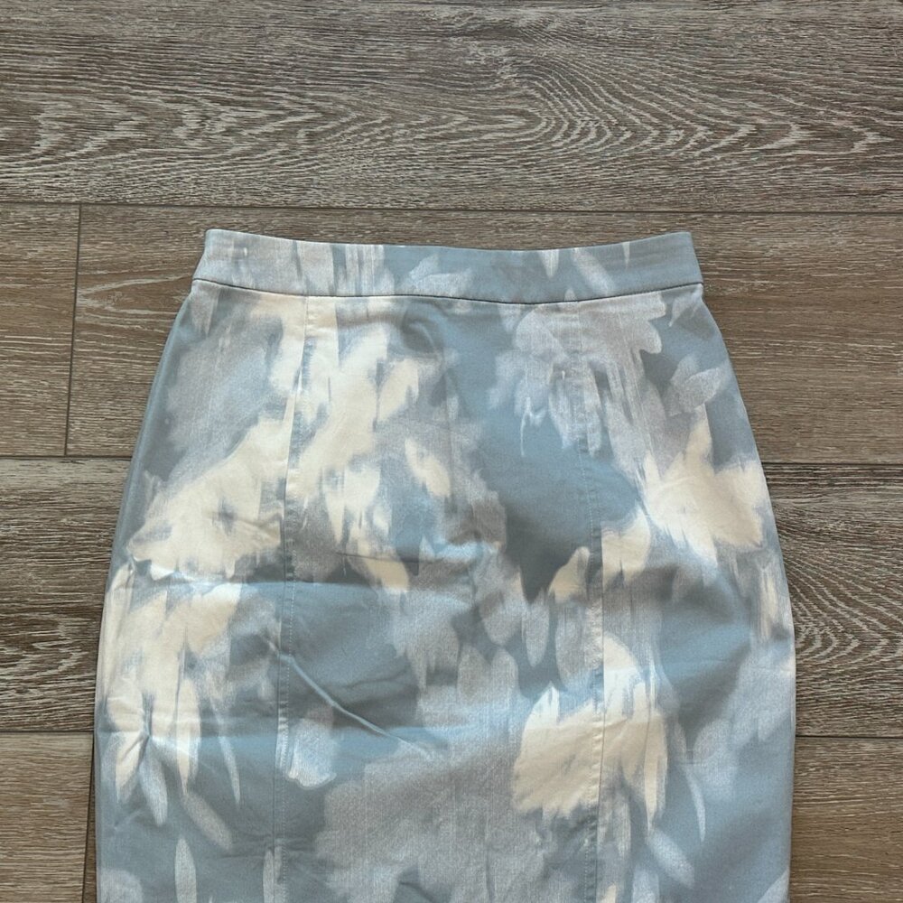 Banana Republic Sz 0 Pencil Skirl Blue / Gray & White Watercolor Print - Picture 7 of 8